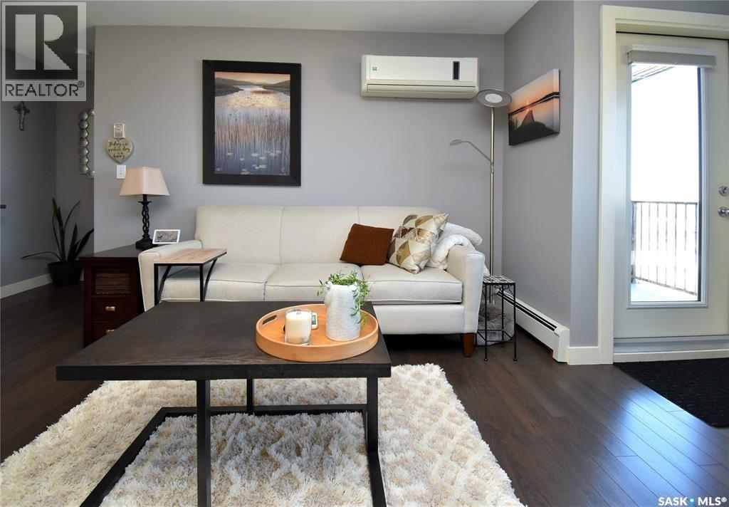 308 306 Petterson Drive, Estevan, SK - Indoor Photo Showing Living Room