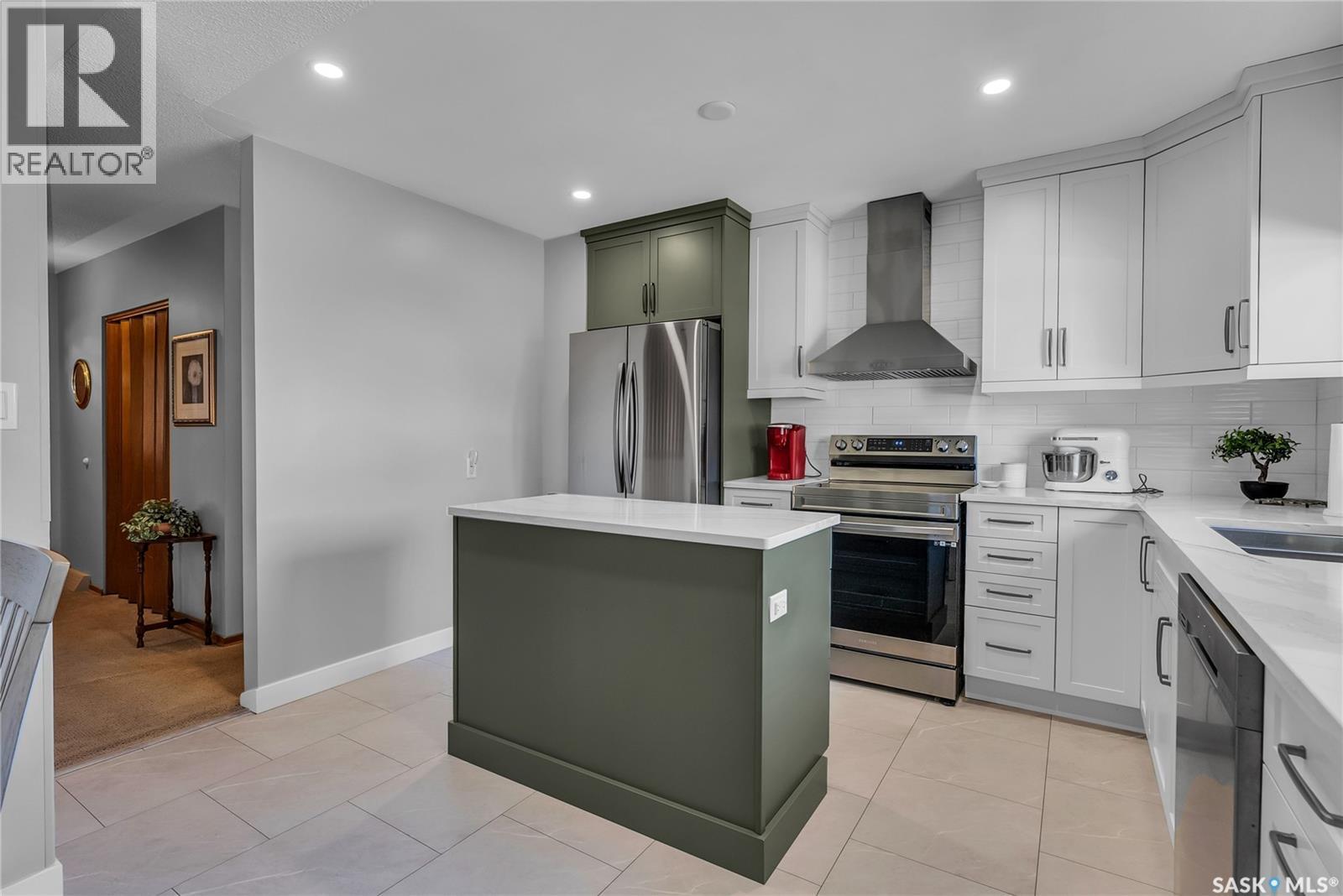 604 King Street, Imperial, SK - Indoor Photo Showing Kitchen With Stainless Steel Kitchen