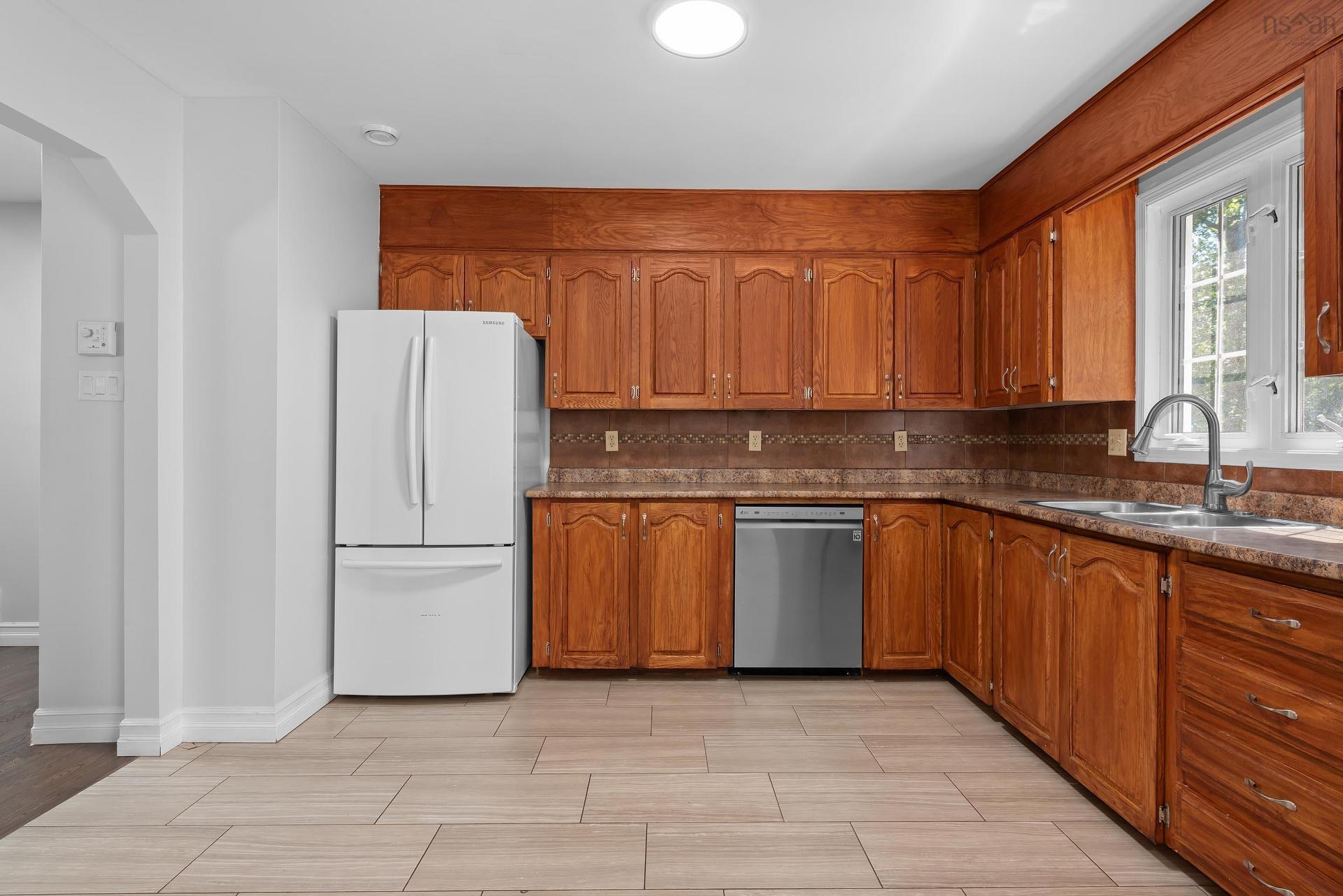 29 Colonna Place, Dartmouth, NS - Indoor Photo Showing Kitchen With Double Sink