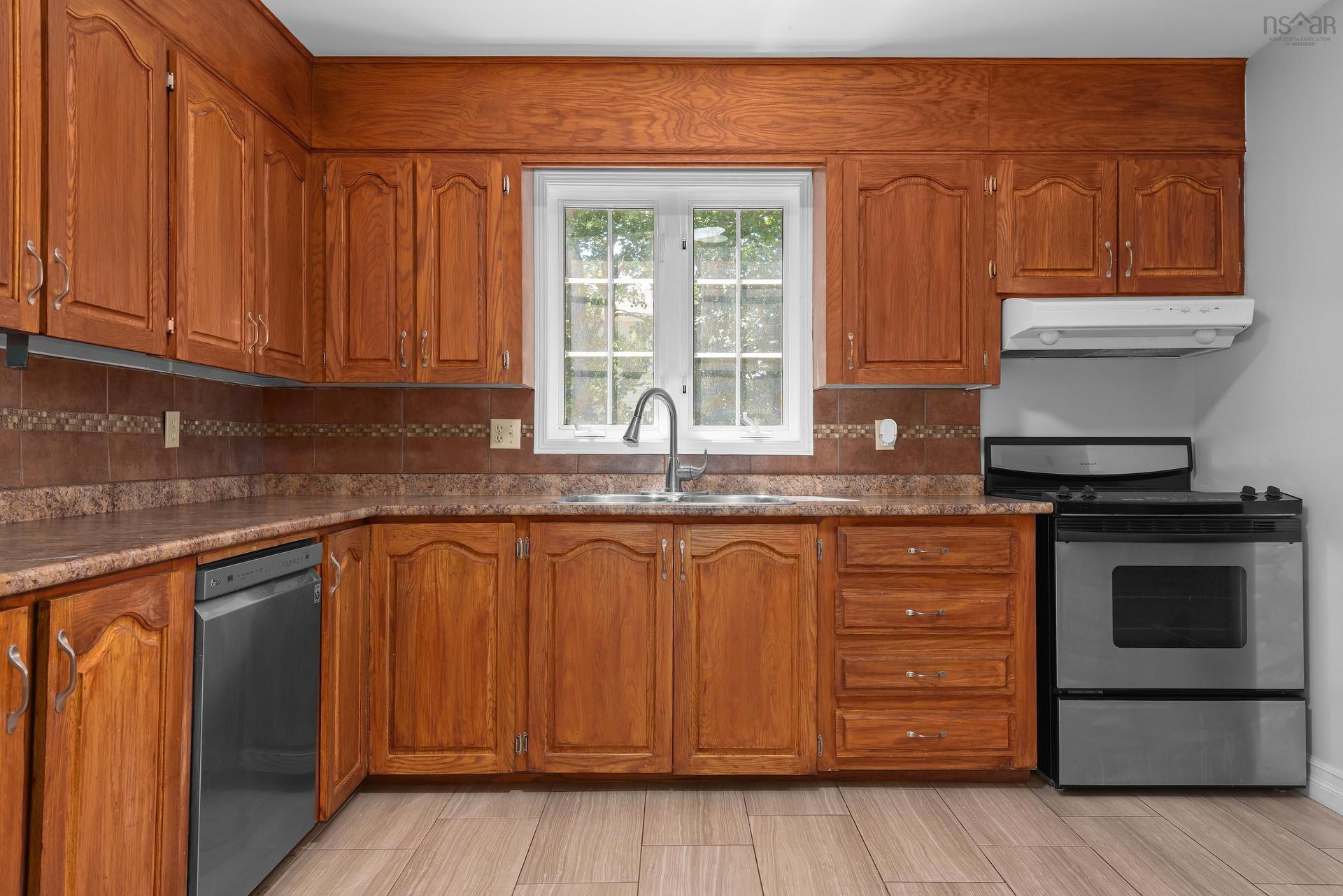29 Colonna Place, Dartmouth, NS - Indoor Photo Showing Kitchen With Double Sink