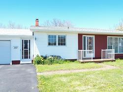 167 Blackett Street Glace Bay, NS B1A 1E4
