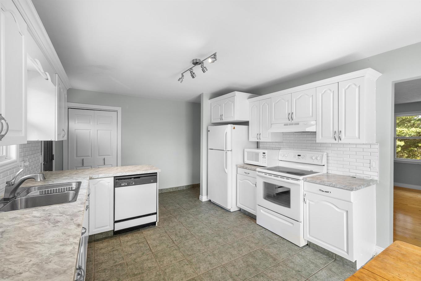 46 Westcomb Crescent, Charlottetown, PE - Indoor Photo Showing Kitchen With Double Sink