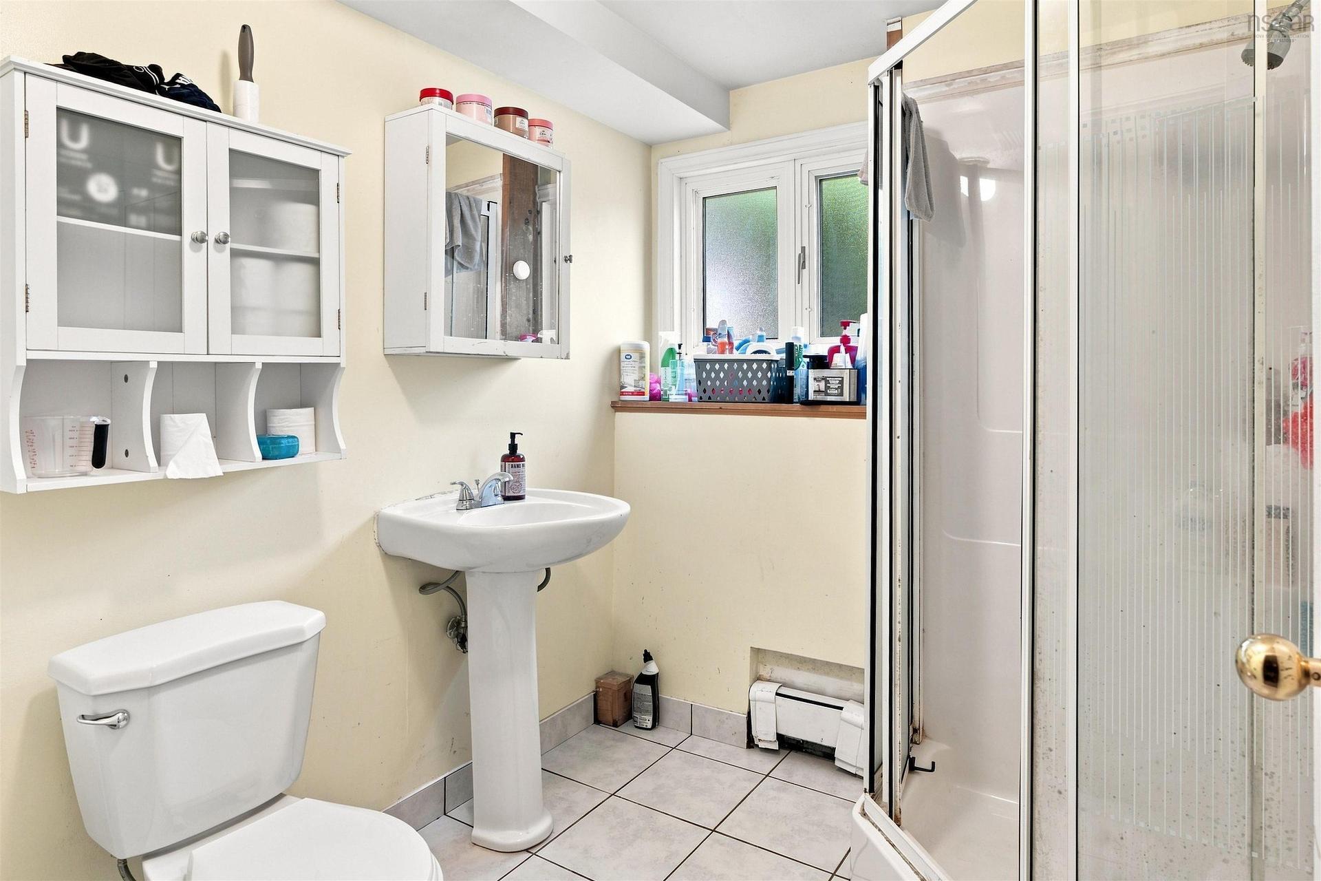 2 Applewood Lane, Dartmouth, NS - Indoor Photo Showing Bathroom