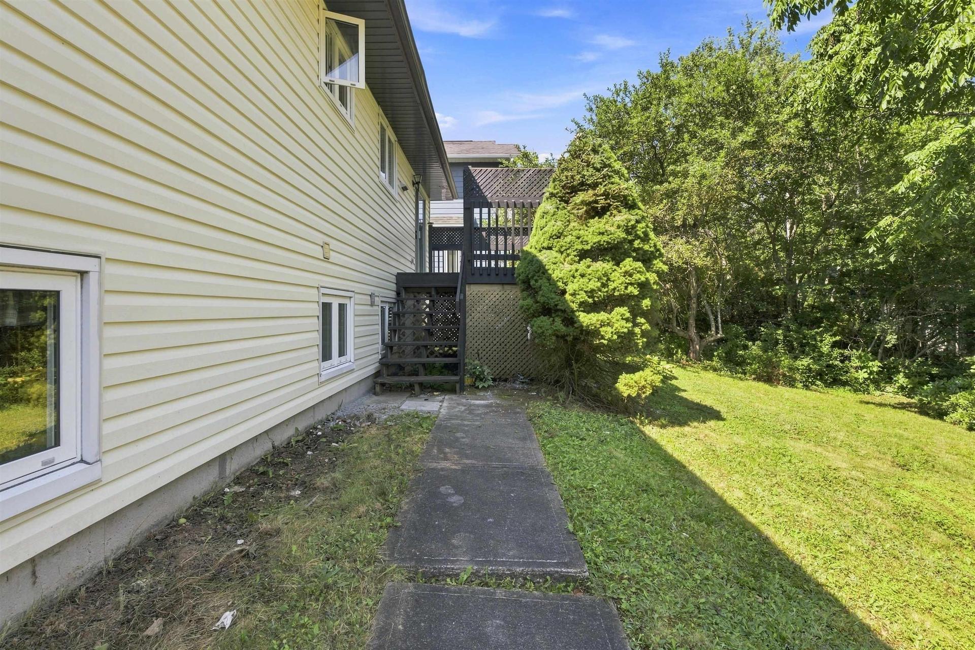 2 Applewood Lane, Dartmouth, NS - Outdoor
