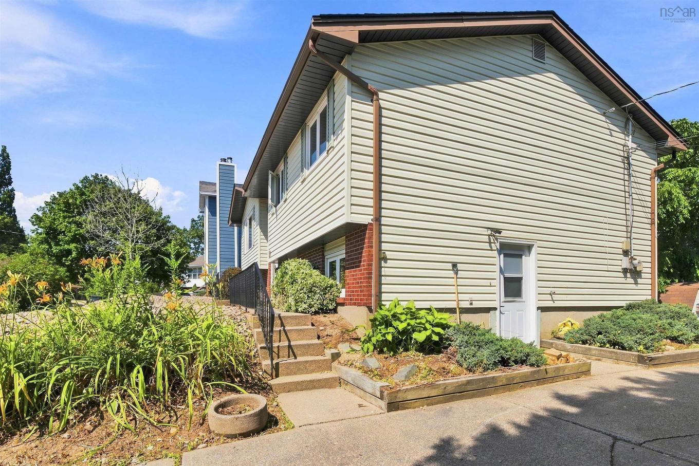 2 Applewood Lane, Dartmouth, NS - Outdoor