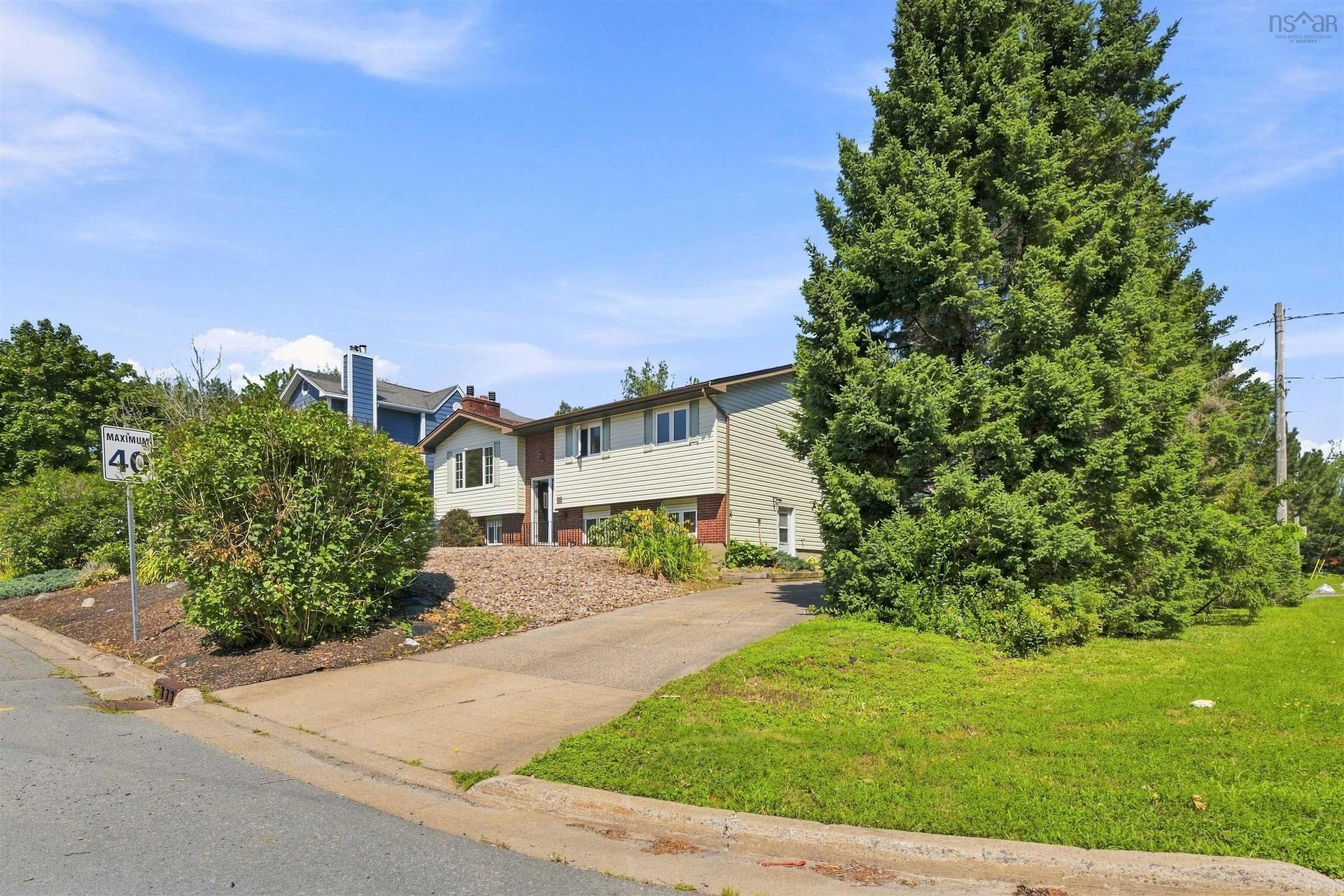 2 Applewood Lane, Dartmouth, NS - Outdoor