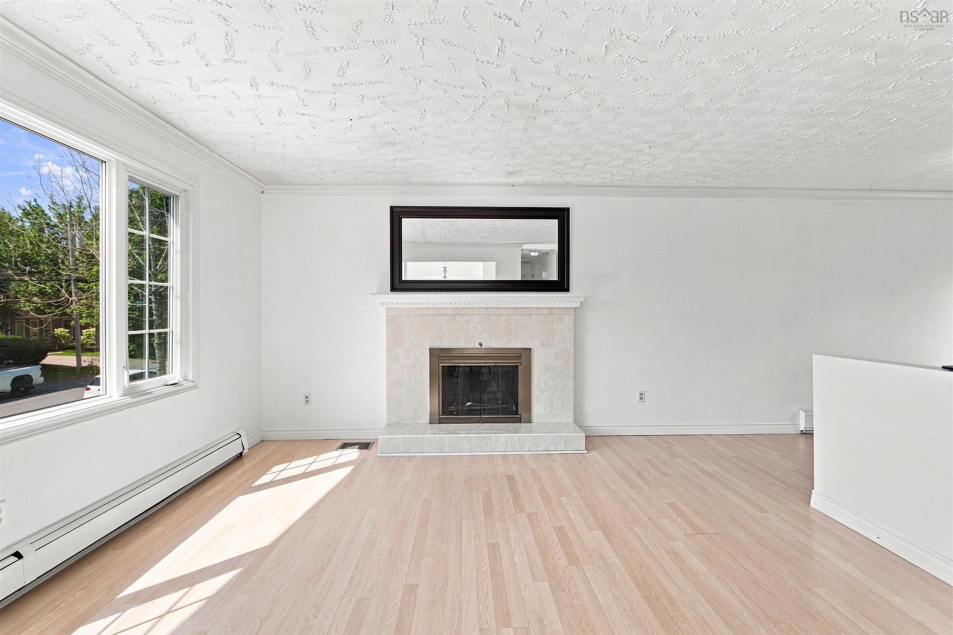 2 Applewood Lane, Dartmouth, NS - Indoor Photo Showing Living Room With Fireplace