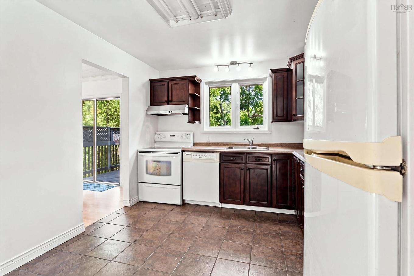 2 Applewood Lane, Dartmouth, NS - Indoor Photo Showing Kitchen With Double Sink