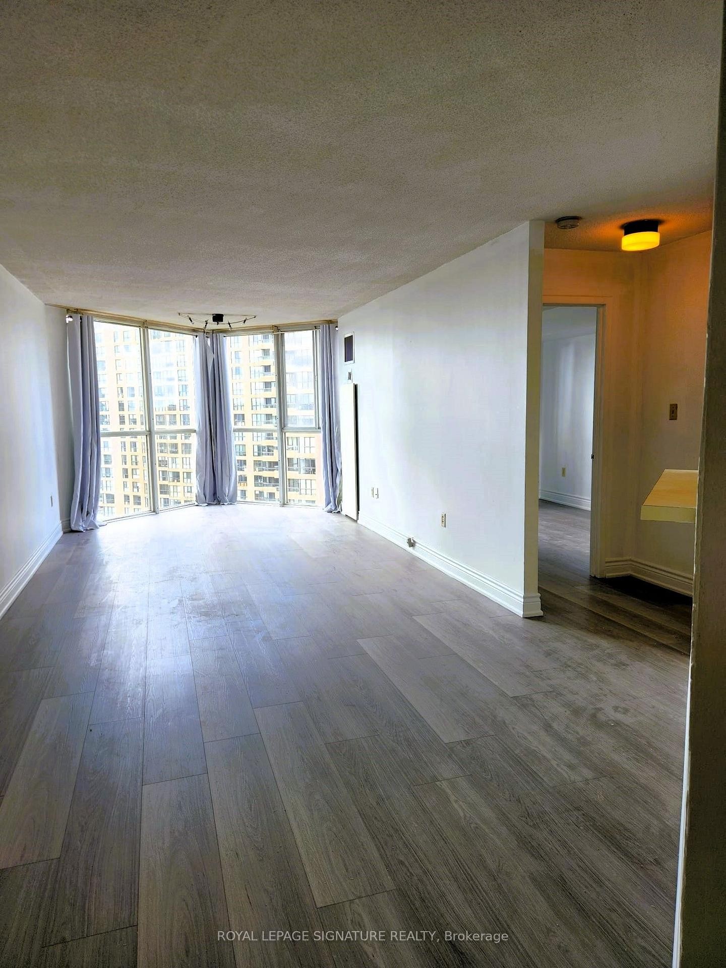 1103-5 Concorde Place, Toronto, ON - Indoor