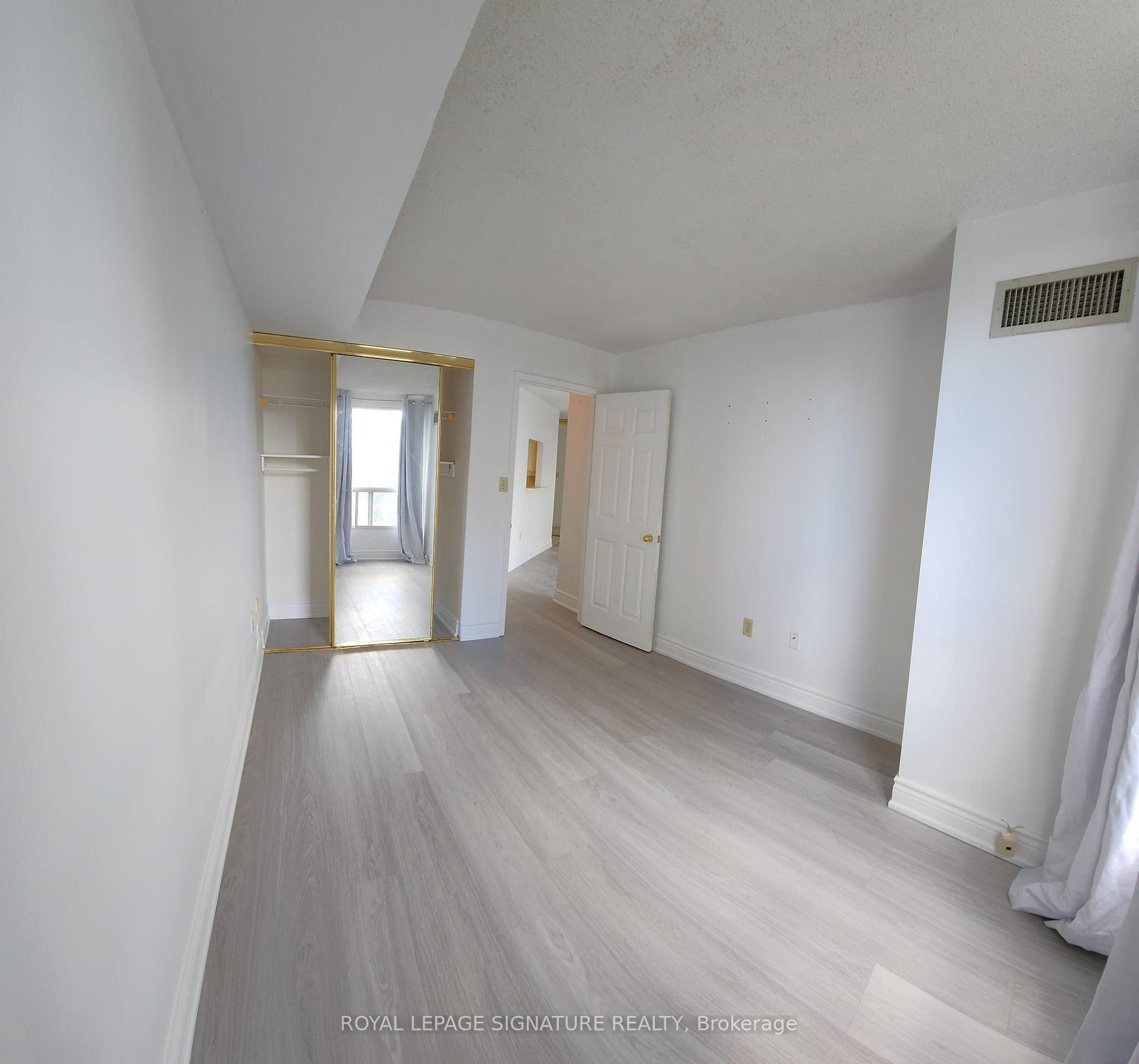 1103-5 Concorde Place, Toronto, ON - Indoor Photo Showing Other Room