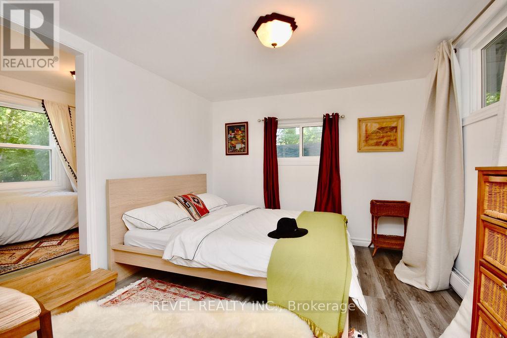 39 Domar Road, Tiny, ON - Indoor Photo Showing Bedroom