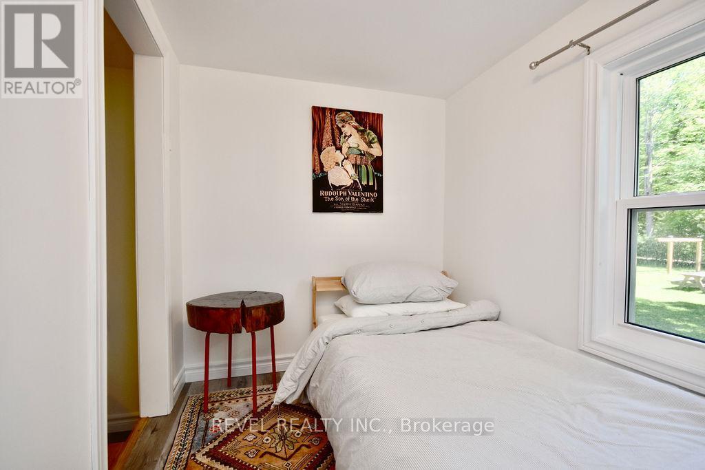 39 Domar Road, Tiny, ON - Indoor Photo Showing Bedroom