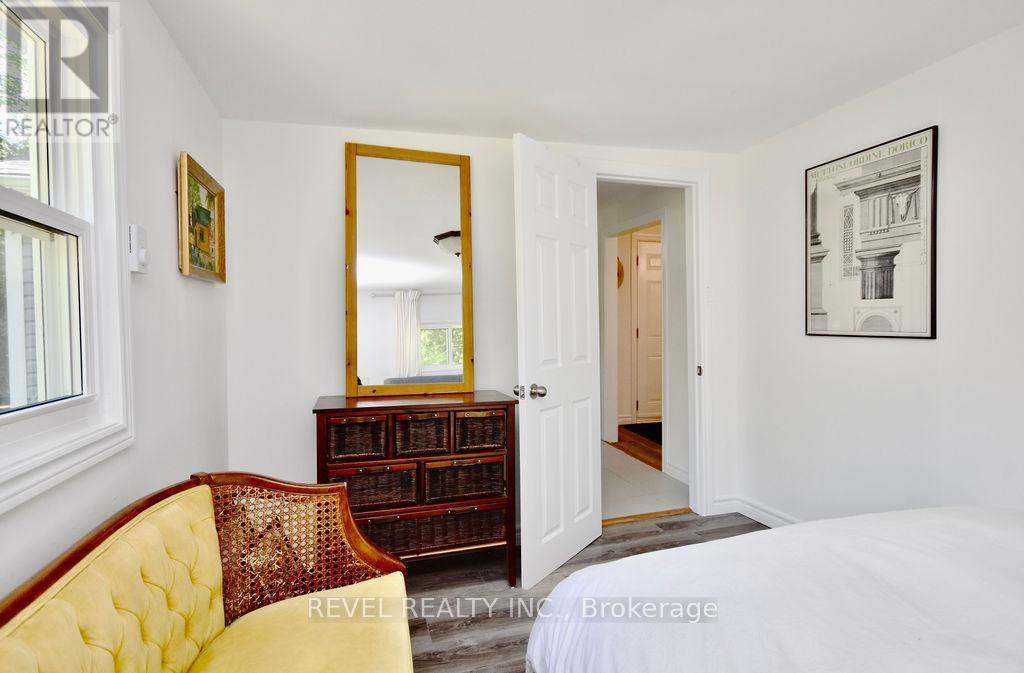 39 Domar Road, Tiny, ON - Indoor Photo Showing Bedroom
