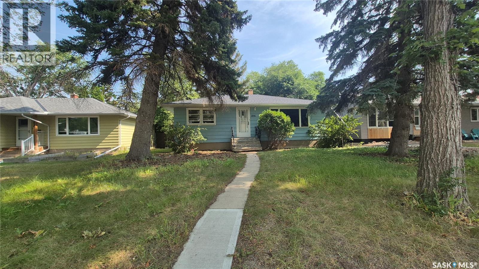 3916 Princess Drive, Regina, SK - Outdoor With Facade