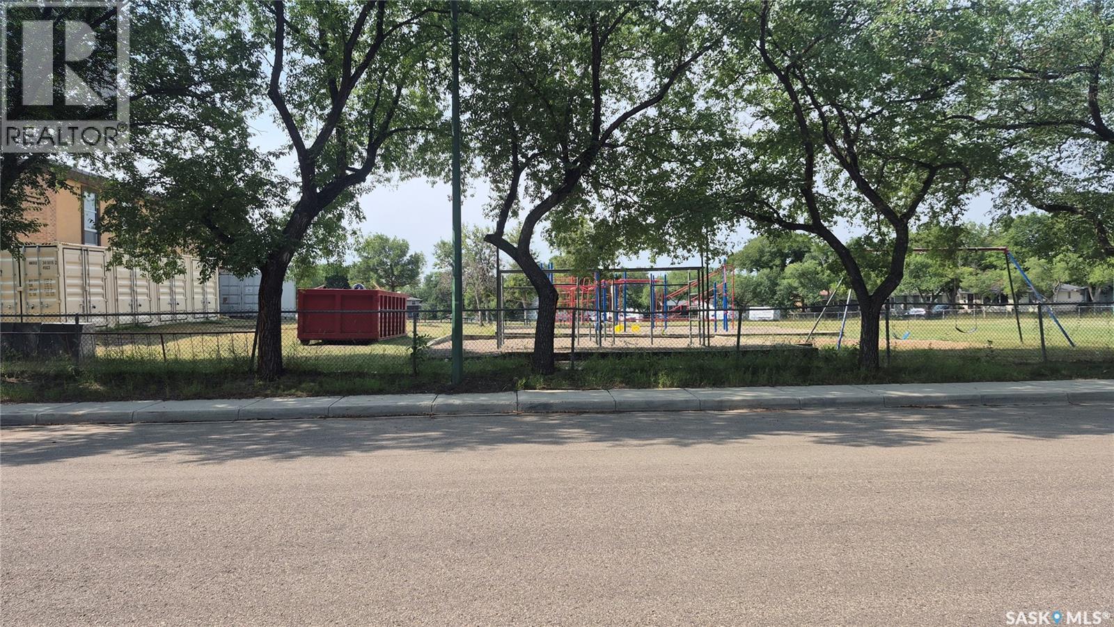 3916 Princess Drive, Regina, SK - Outdoor