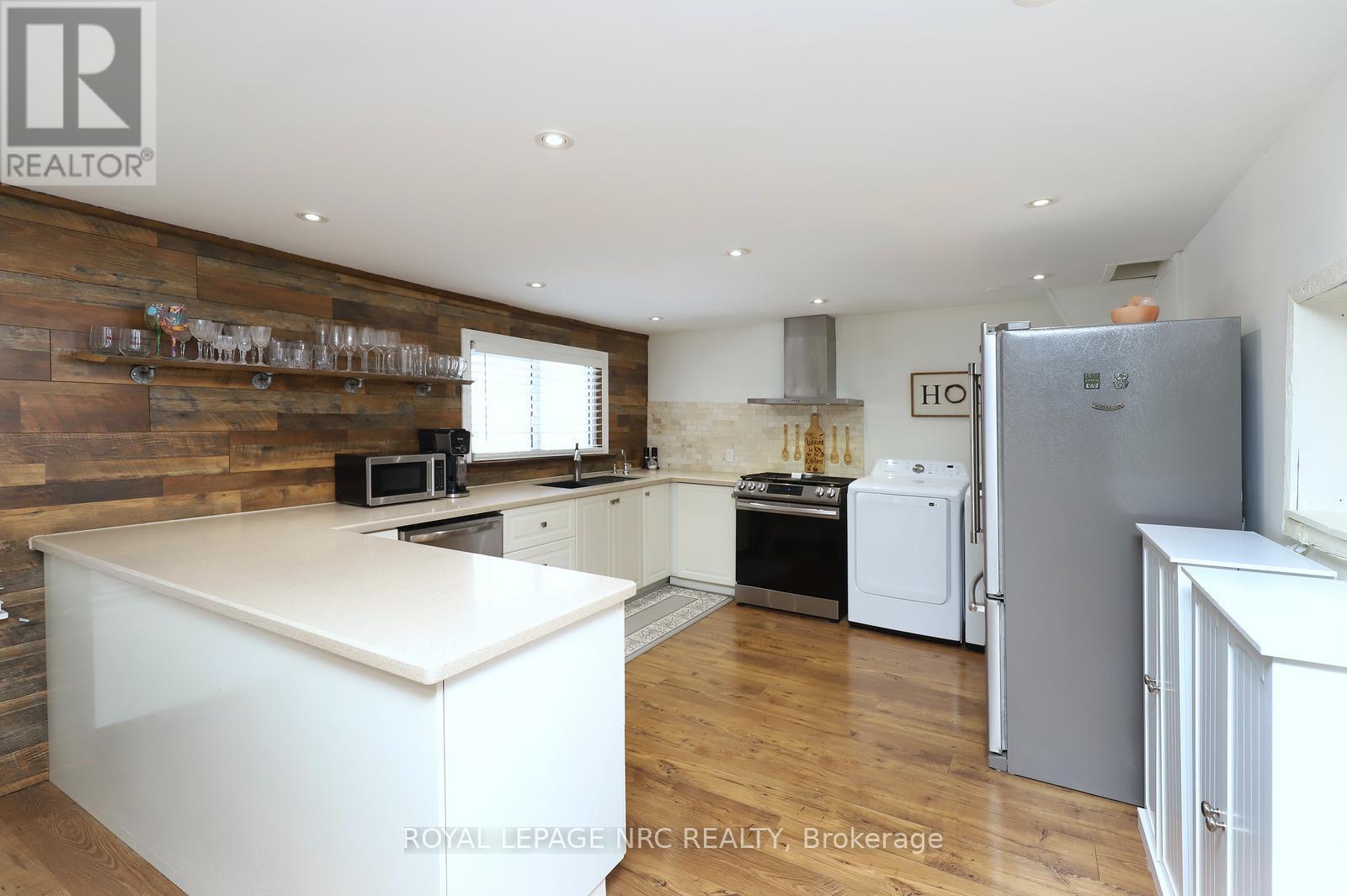 1 John Avenue, Brant, ON - Indoor Photo Showing Kitchen