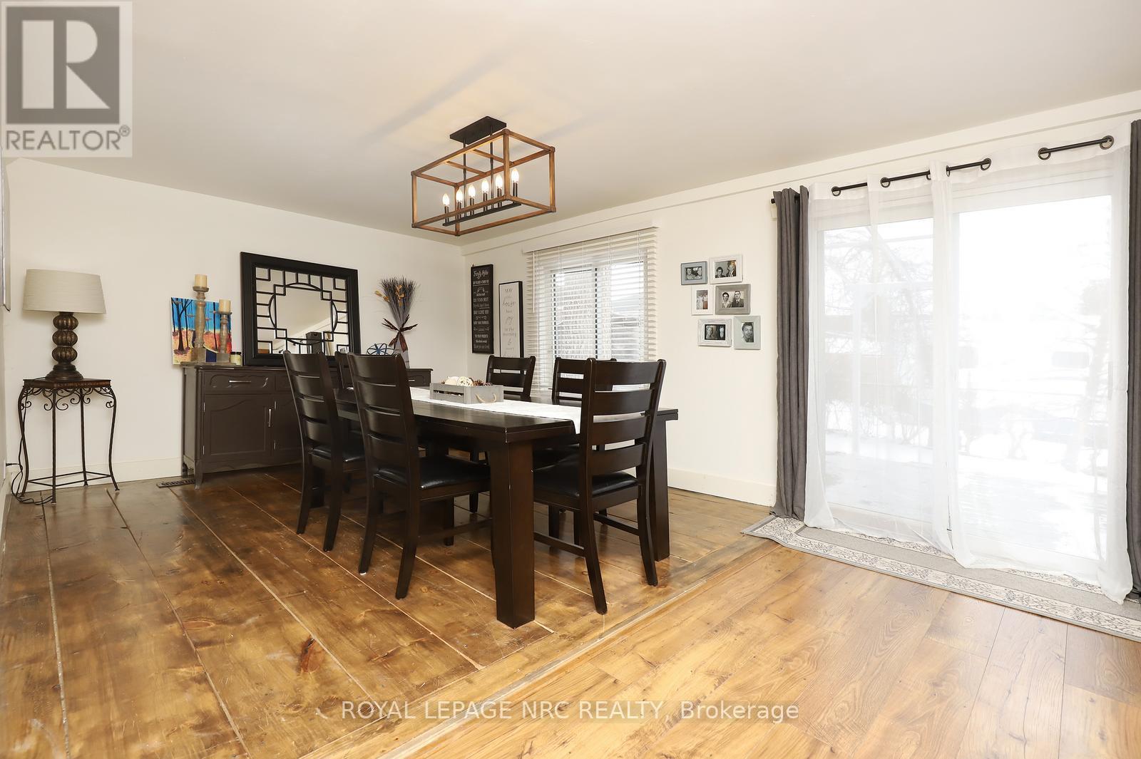 1 John Avenue, Brant, ON - Indoor Photo Showing Dining Room