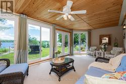 A stunning Lake room~ The Pièce de résistance - 