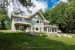 Flat lot with gentle slope towards the lake - 