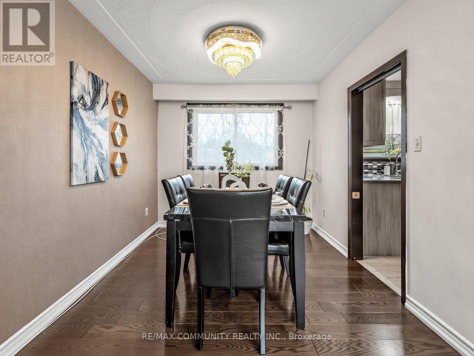 1397 Charles Drive, Burlington, ON - Indoor Photo Showing Dining Room