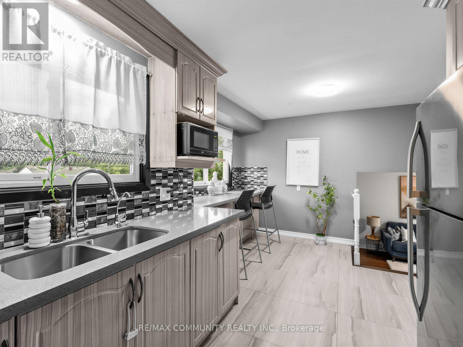 1397 Charles Drive, Burlington, ON - Indoor Photo Showing Kitchen With Double Sink