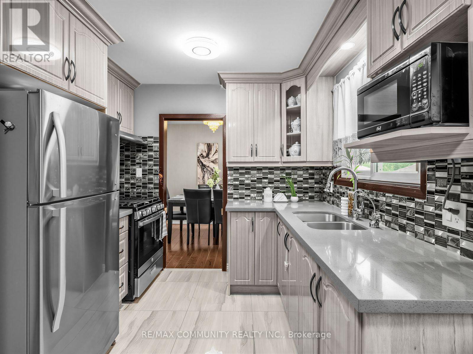 1397 Charles Drive, Burlington, ON - Indoor Photo Showing Kitchen With Double Sink