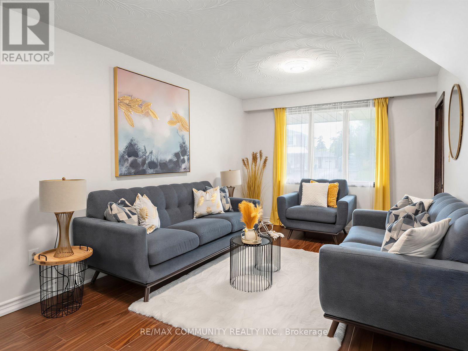 1397 Charles Drive, Burlington, ON - Indoor Photo Showing Living Room