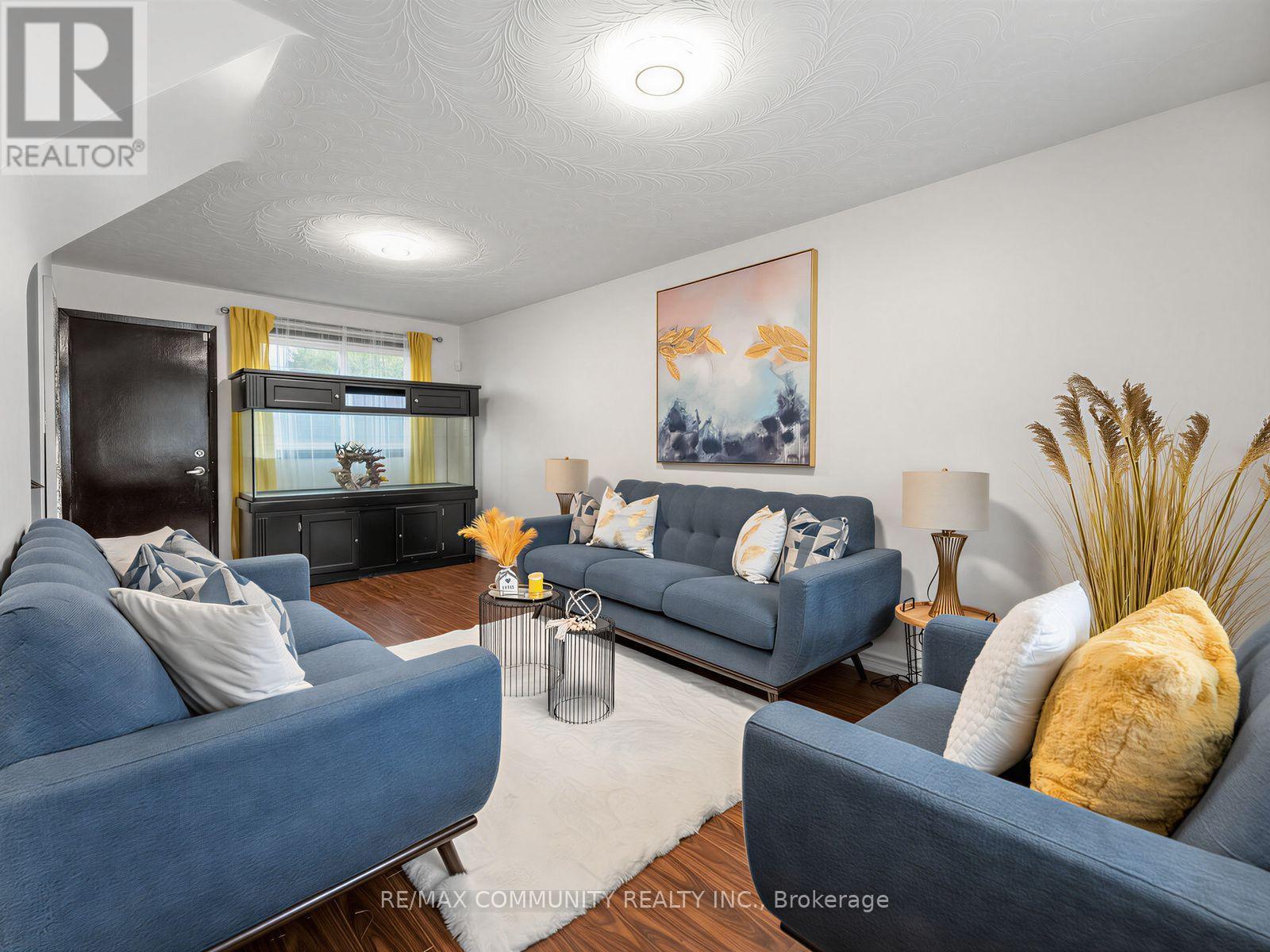 1397 Charles Drive, Burlington, ON - Indoor Photo Showing Living Room