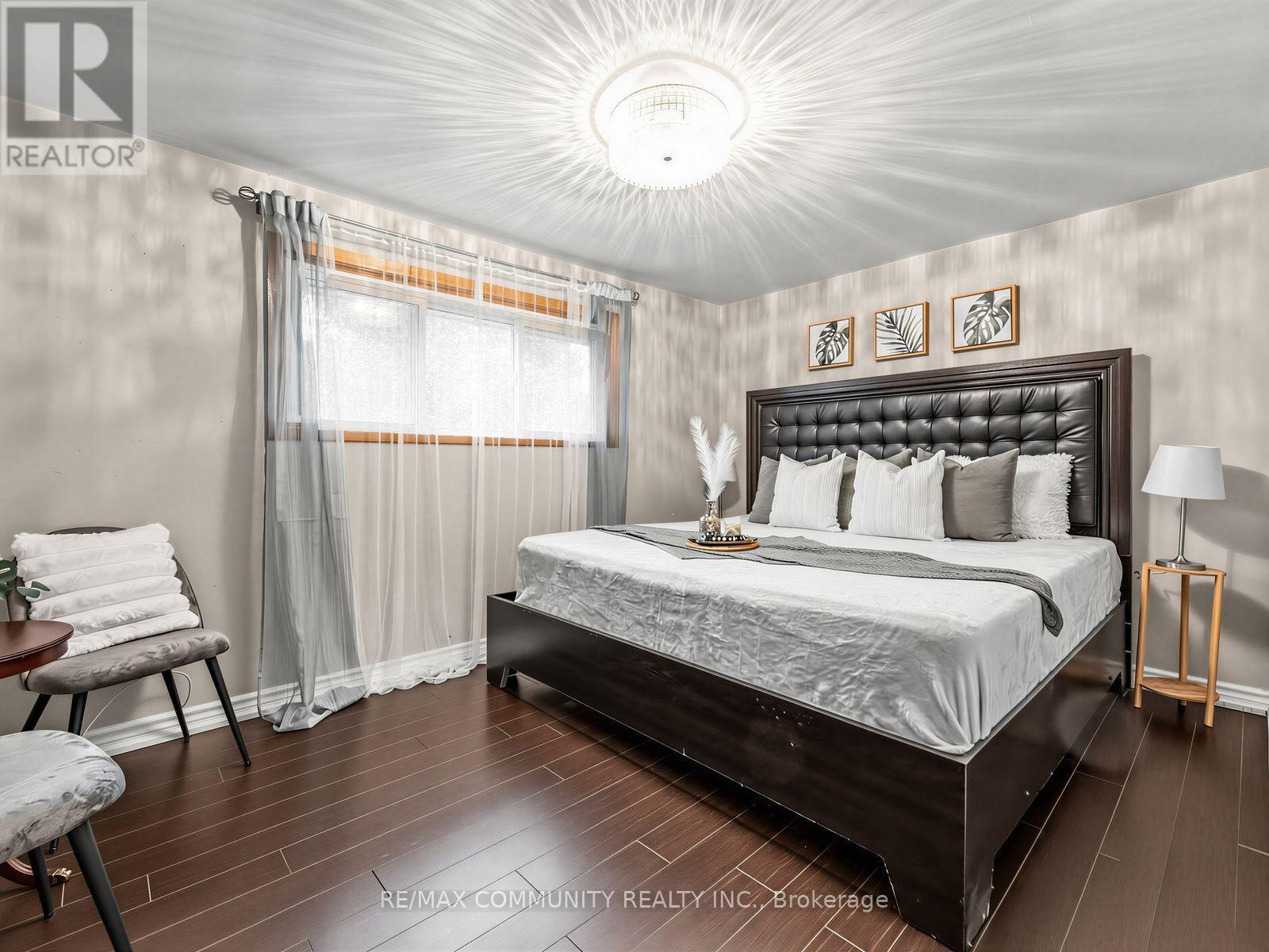 1397 Charles Drive, Burlington, ON - Indoor Photo Showing Bedroom