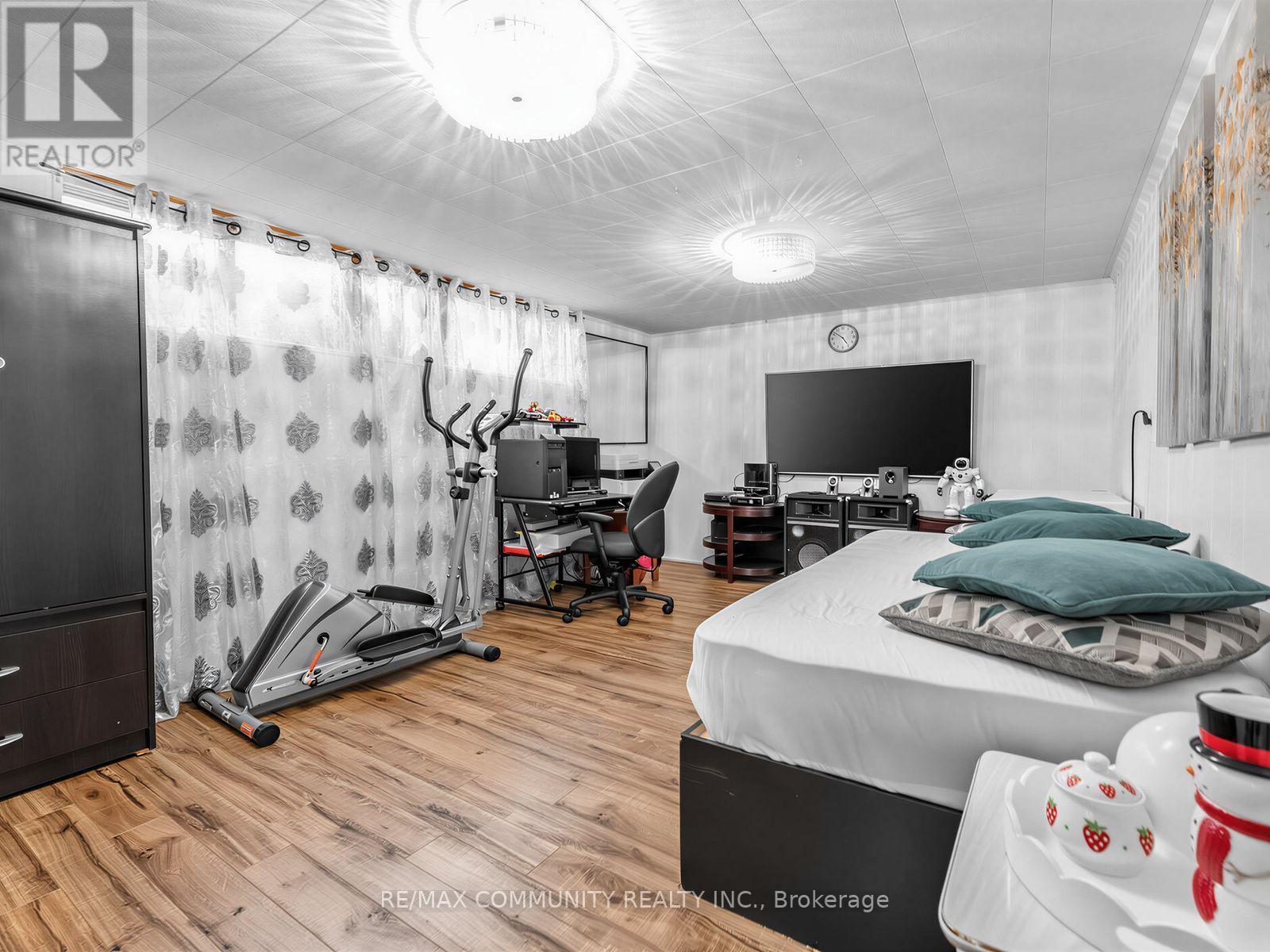 1397 Charles Drive, Burlington, ON - Indoor