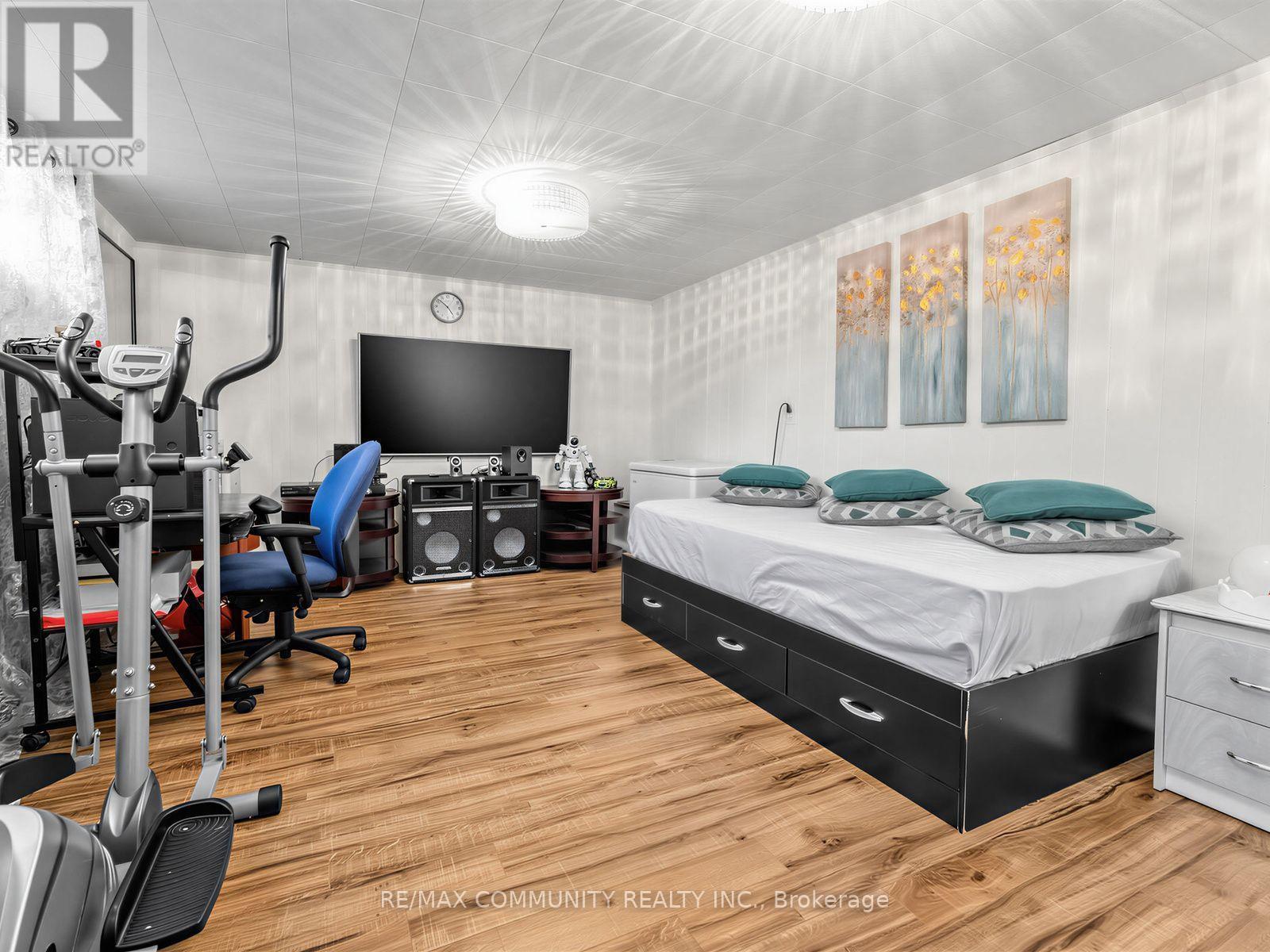 1397 Charles Drive, Burlington, ON - Indoor