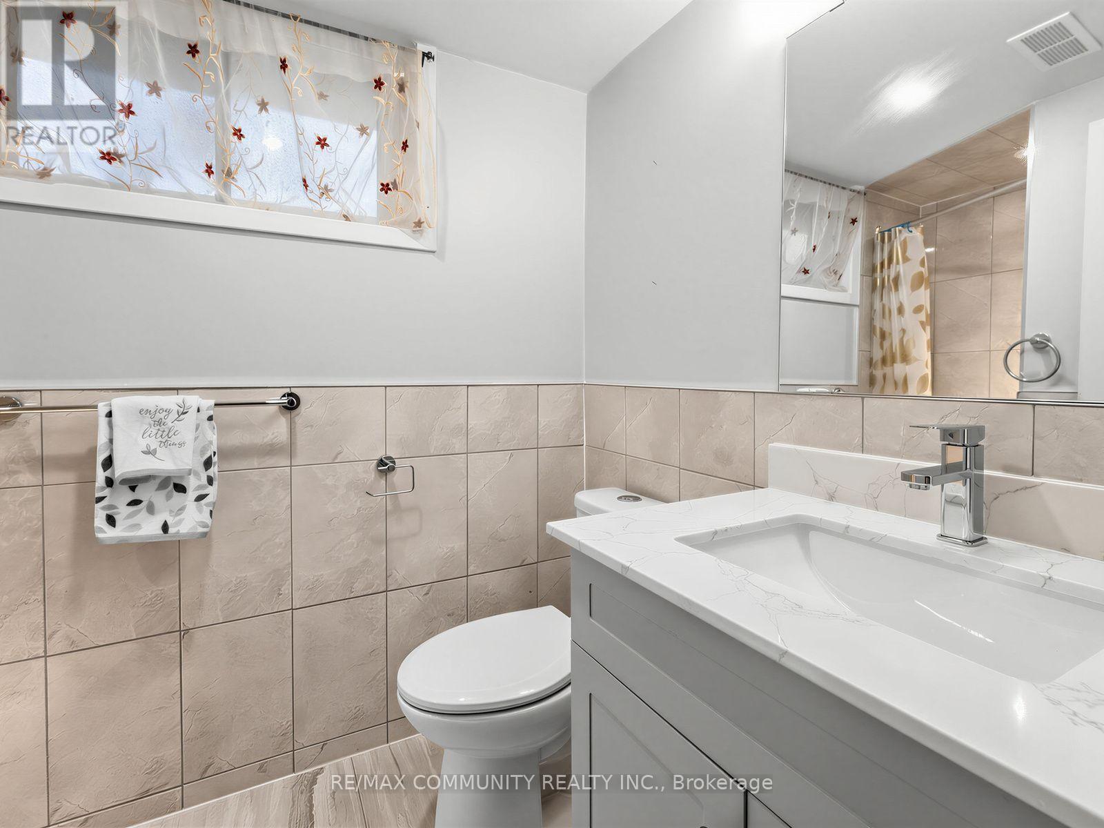 1397 Charles Drive, Burlington, ON - Indoor Photo Showing Bathroom