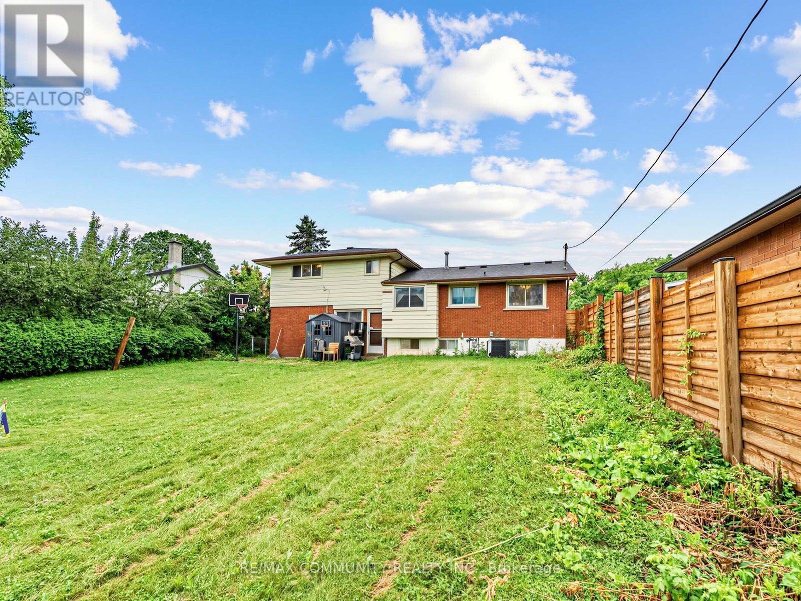 1397 Charles Drive, Burlington, ON - Outdoor