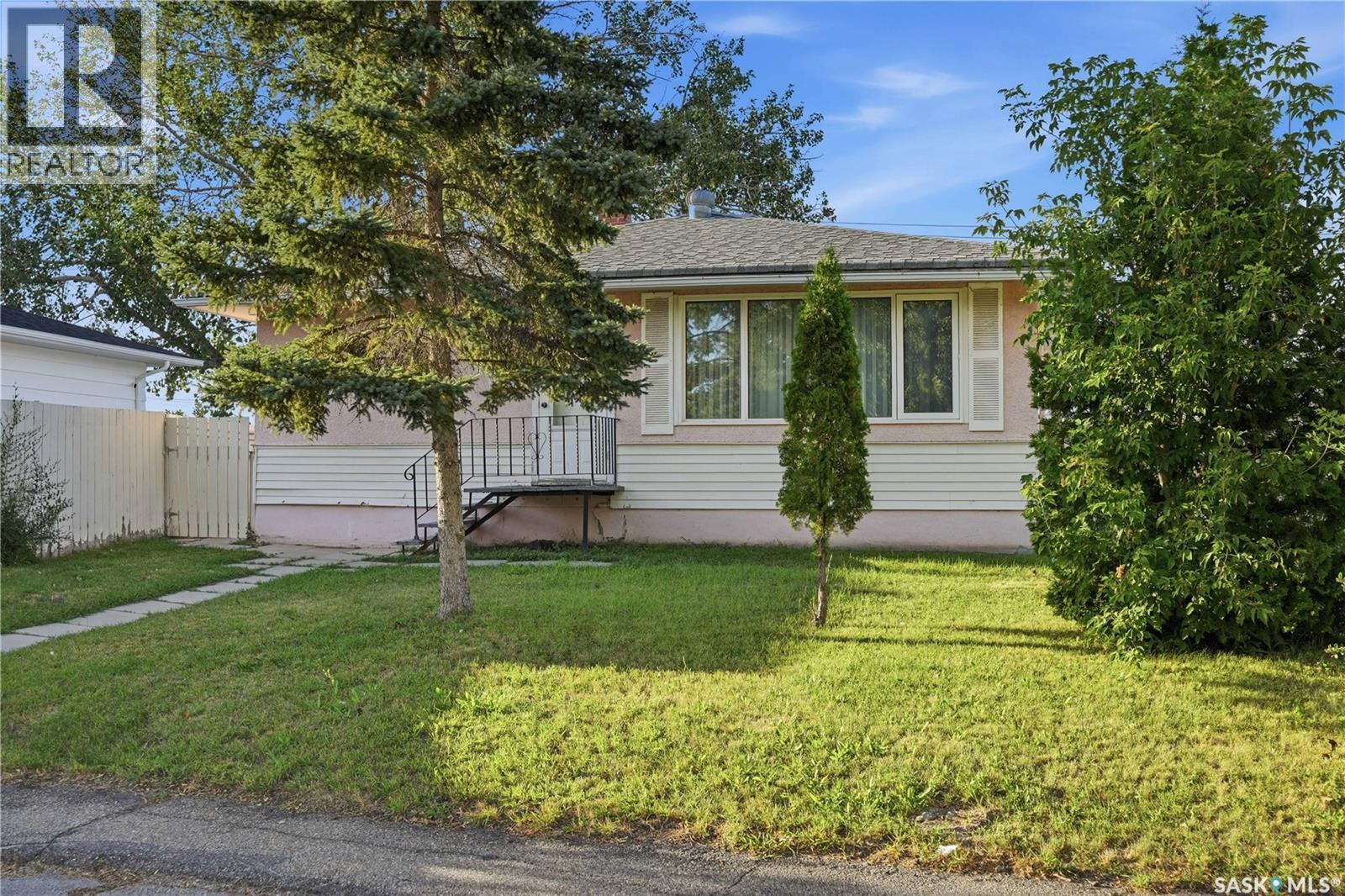 4904 Mckinley Avenue, Regina, SK - Outdoor