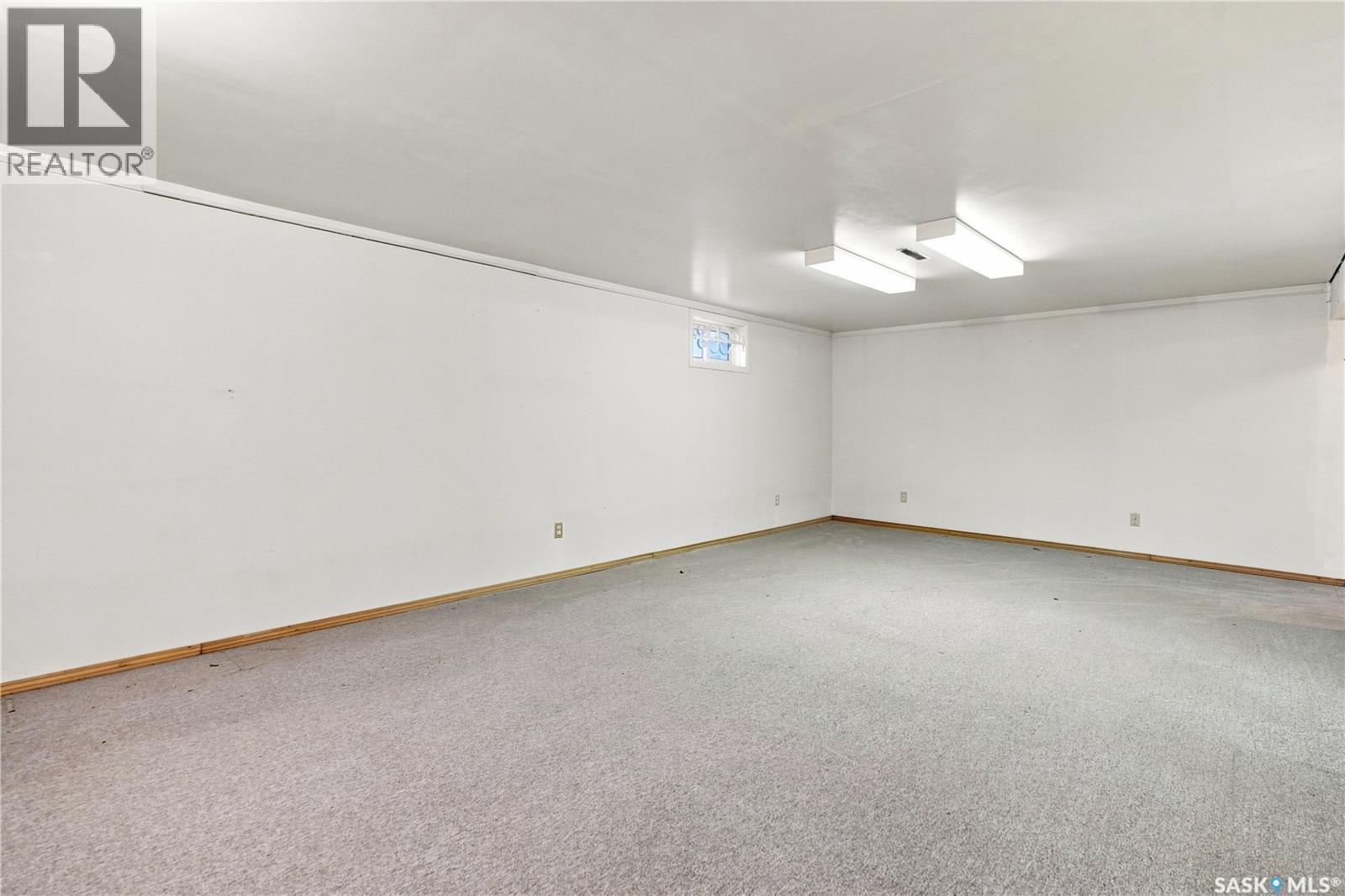 4904 Mckinley Avenue, Regina, SK - Indoor