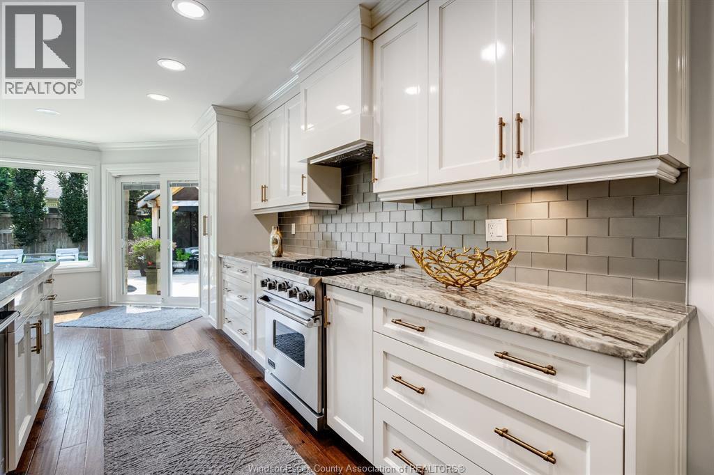 408 Pentilly, Tecumseh, ON - Indoor Photo Showing Kitchen With Upgraded Kitchen