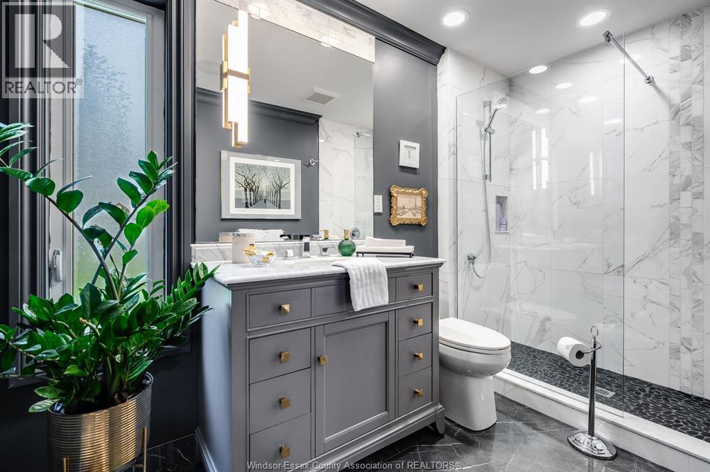 408 Pentilly, Tecumseh, ON - Indoor Photo Showing Bathroom