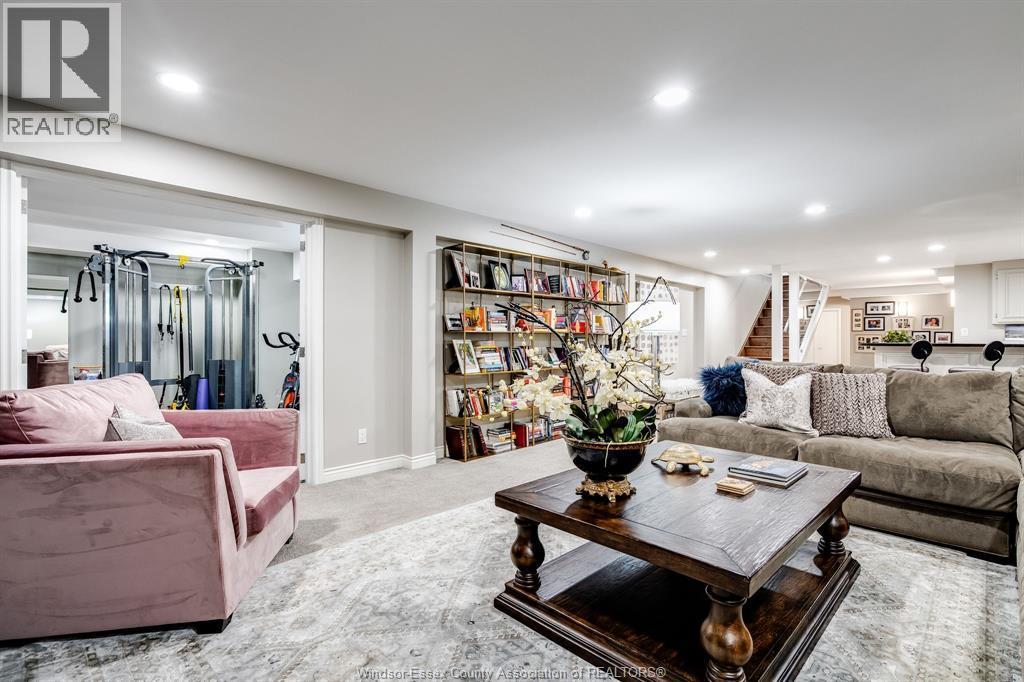 408 Pentilly, Tecumseh, ON - Indoor Photo Showing Living Room