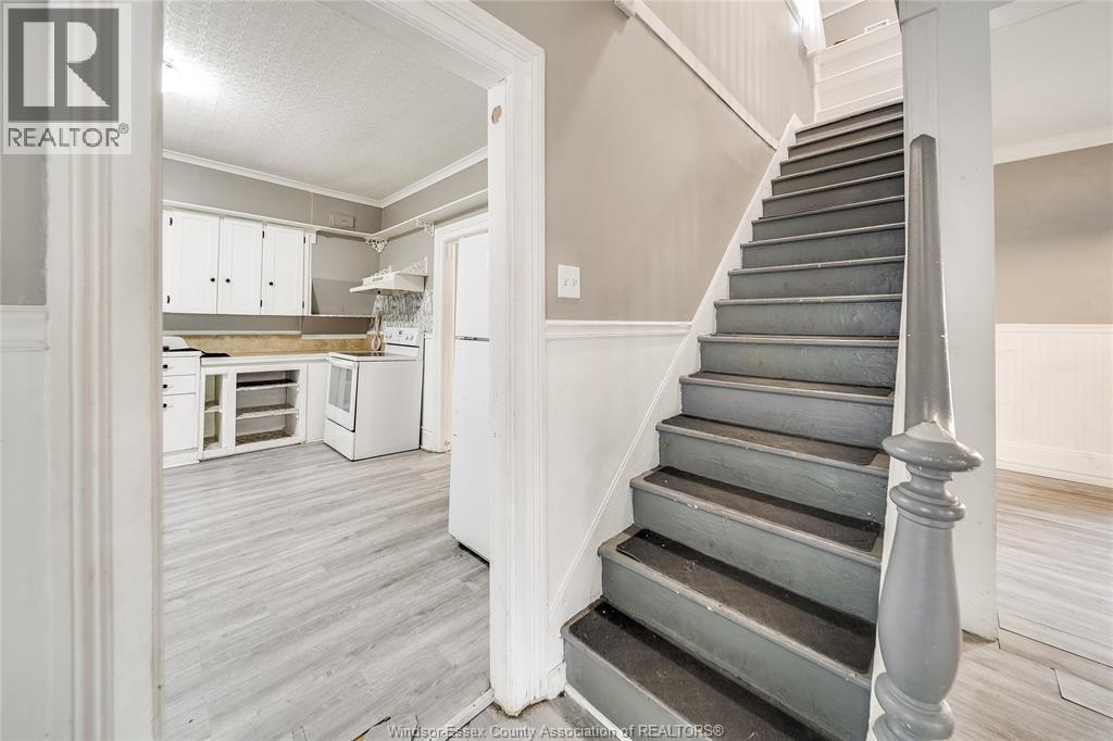 211 Cameron, Windsor, ON - Indoor Photo Showing Other Room