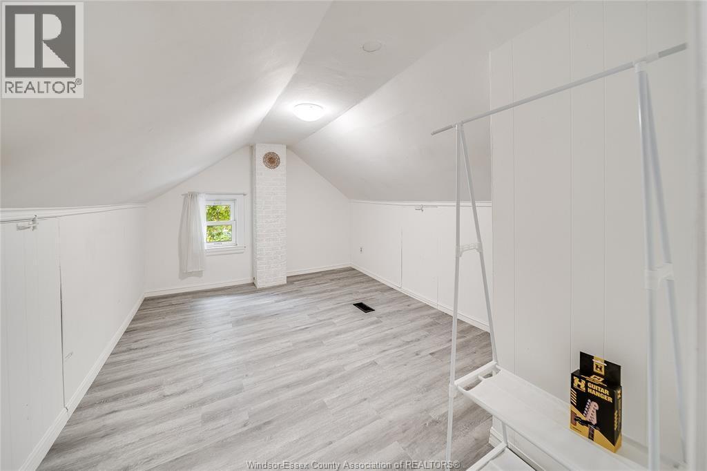 211 Cameron, Windsor, ON - Indoor Photo Showing Other Room