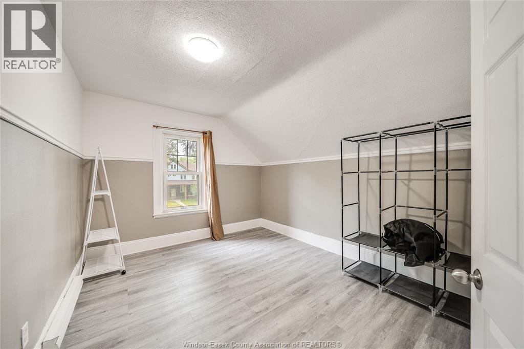 211 Cameron, Windsor, ON - Indoor Photo Showing Other Room