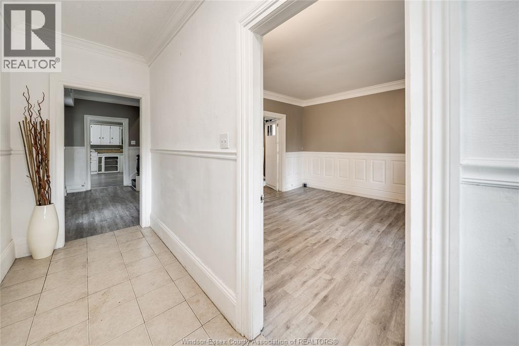 211 Cameron, Windsor, ON - Indoor Photo Showing Other Room