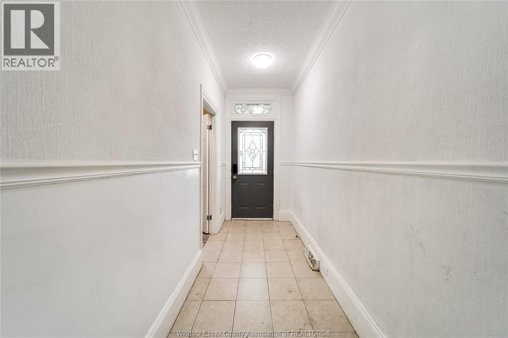 211 Cameron, Windsor, ON - Indoor Photo Showing Other Room