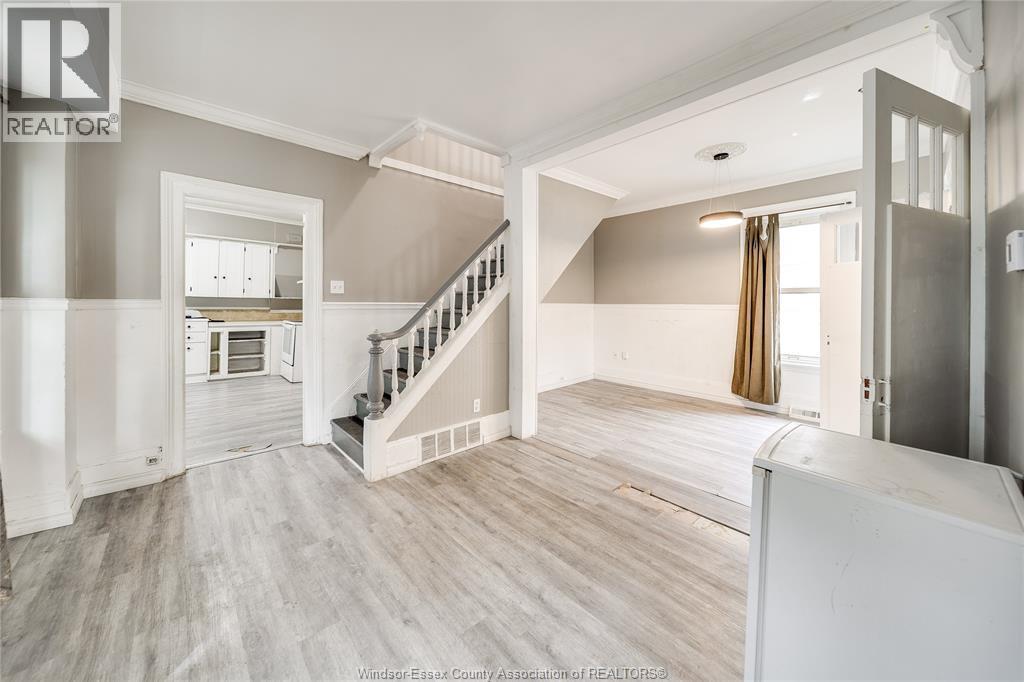 211 Cameron, Windsor, ON - Indoor Photo Showing Other Room