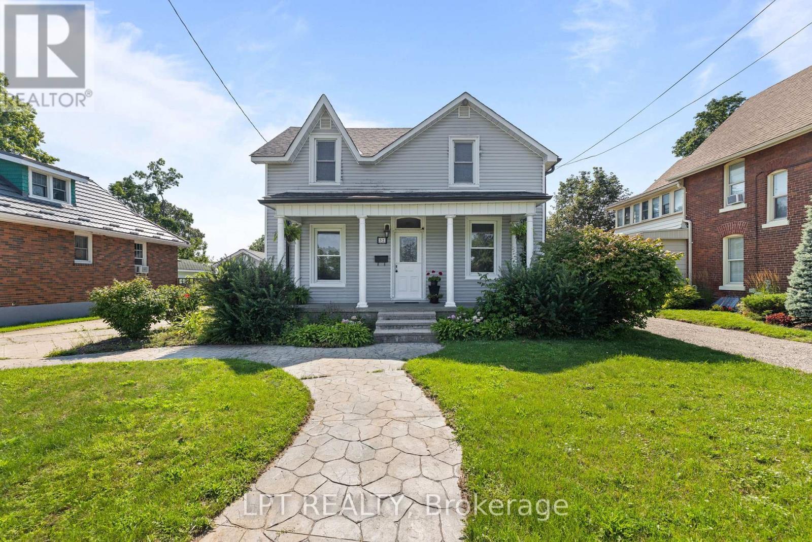 Welcome Home To 52 Parkside Drive! - 52 Parkside Drive E, Barrie, ON - Outdoor With Facade