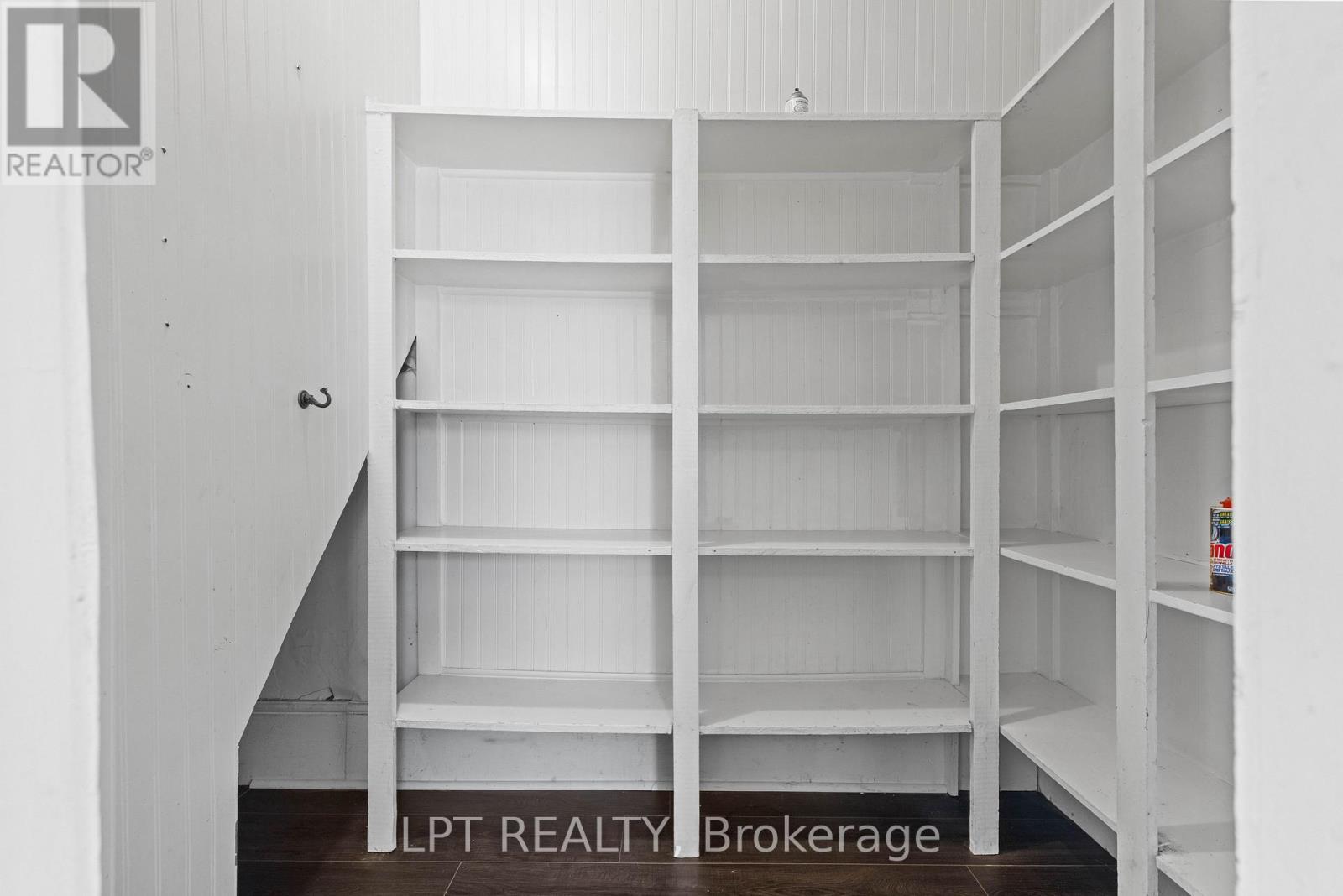52 Parkside Drive E, Barrie, ON - Indoor With Storage