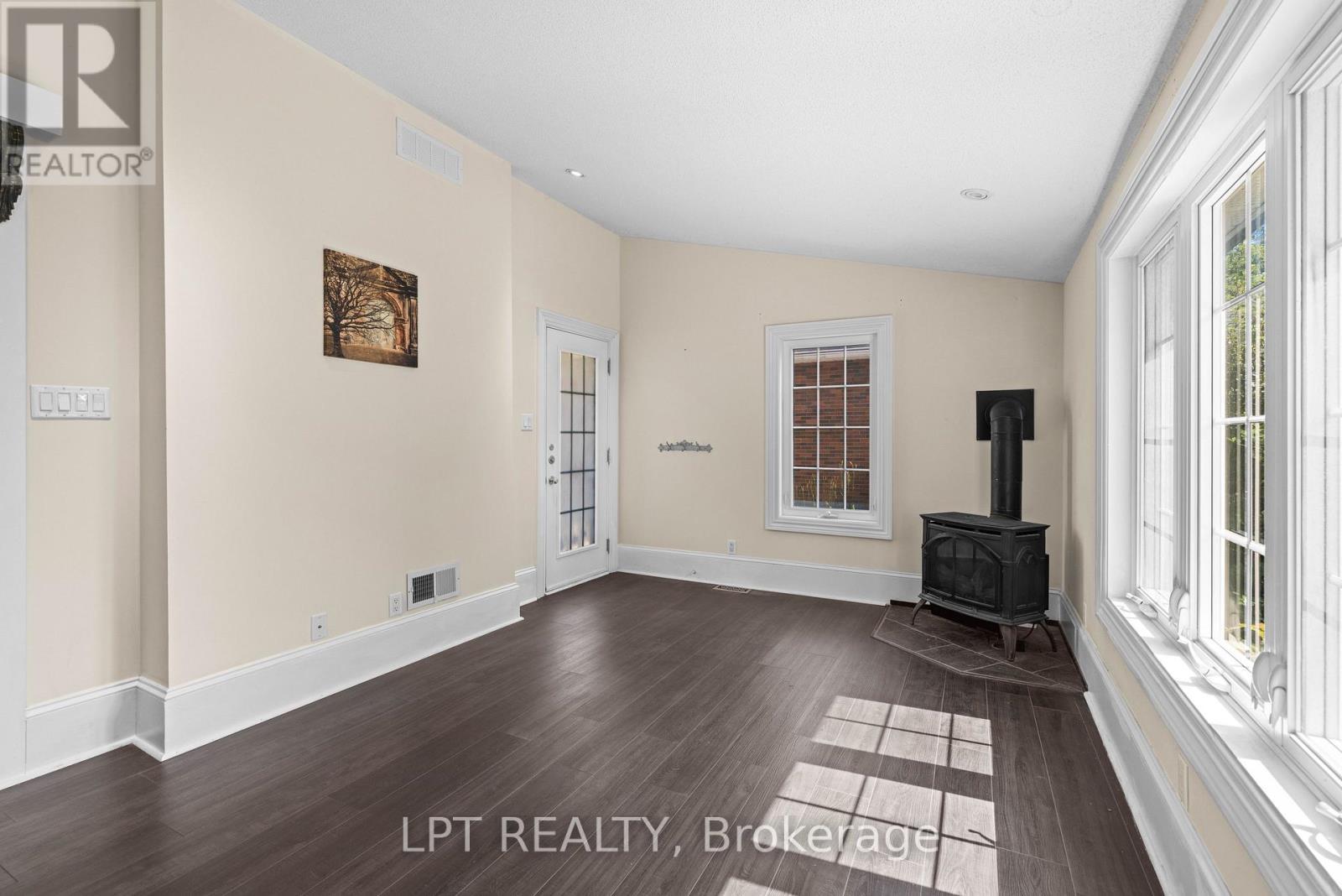 52 Parkside Drive E, Barrie, ON - Indoor