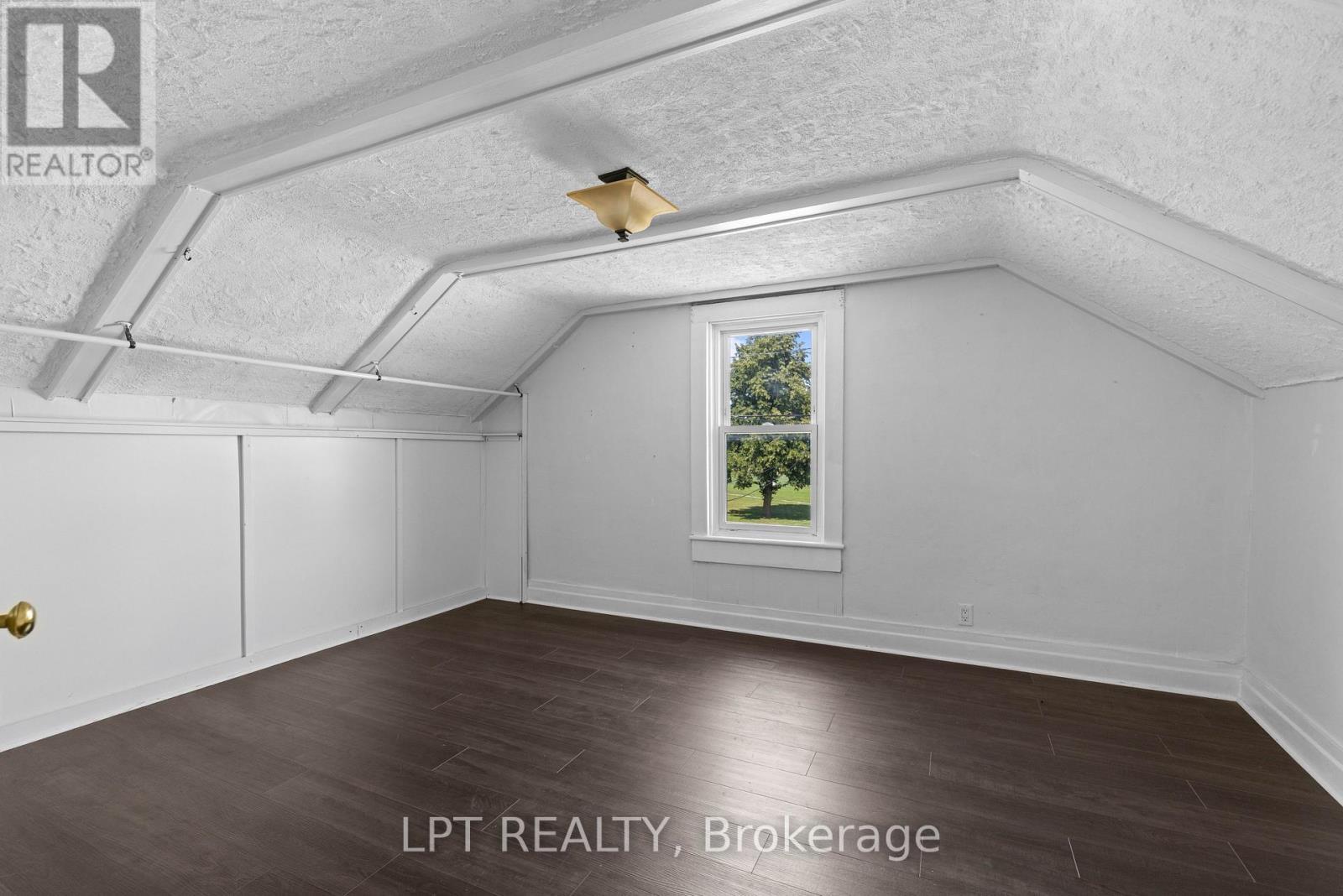 52 Parkside Drive E, Barrie, ON - Indoor Photo Showing Other Room
