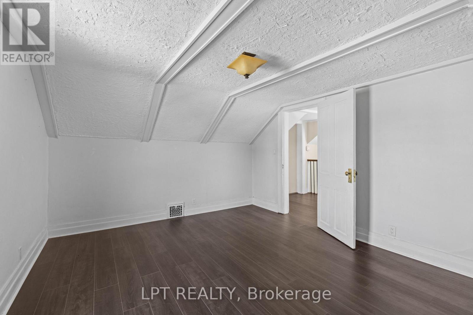 52 Parkside Drive E, Barrie, ON - Indoor Photo Showing Other Room