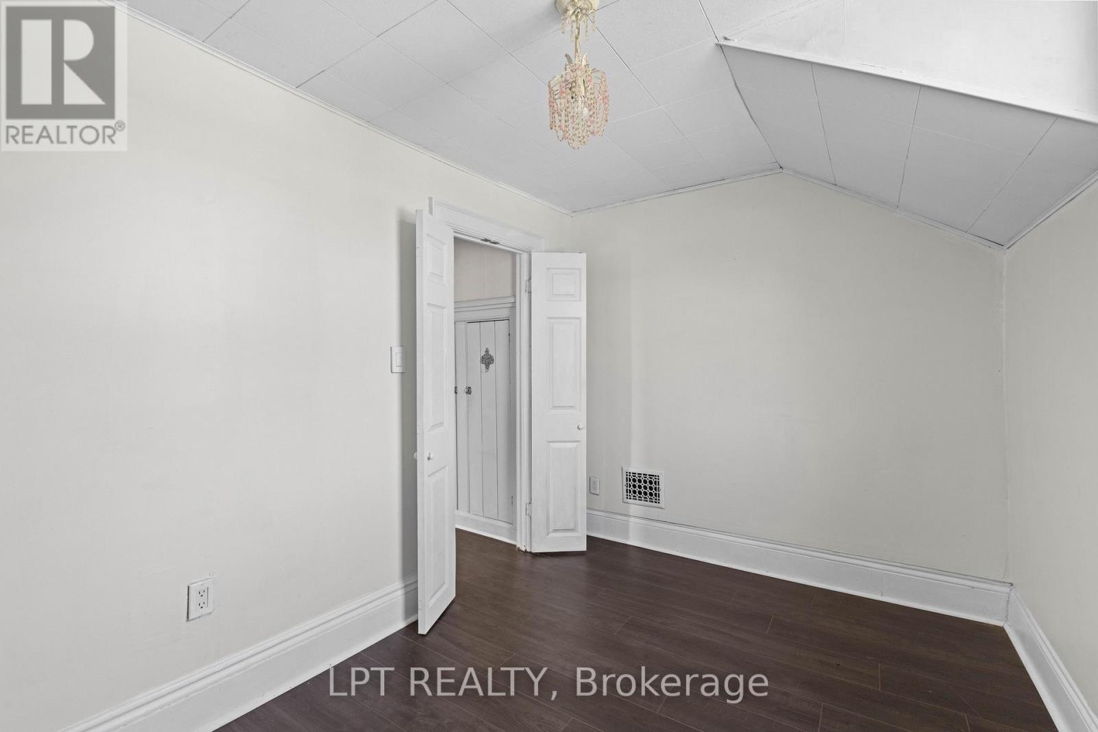 52 Parkside Drive E, Barrie, ON - Indoor Photo Showing Other Room